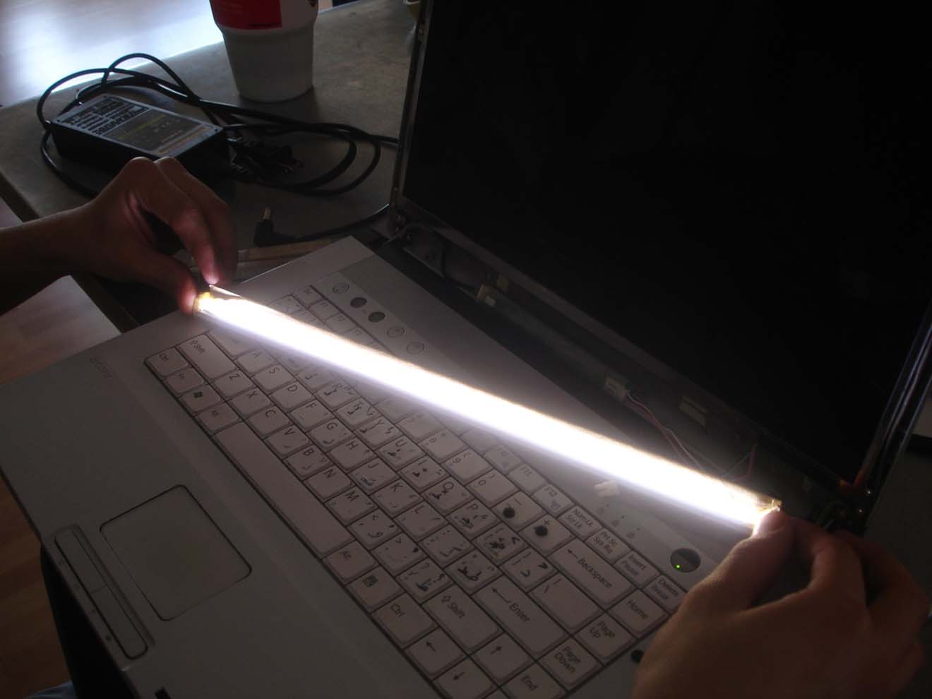 Замена и ремонт подсветки экрана ноутбука в Керчи