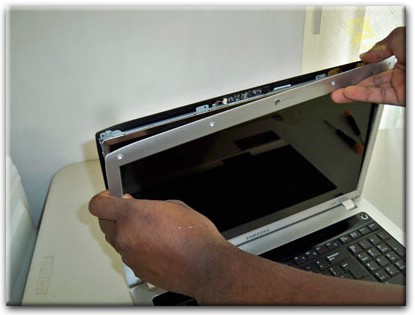 Замена экрана ноутбука Samsung в Керчи